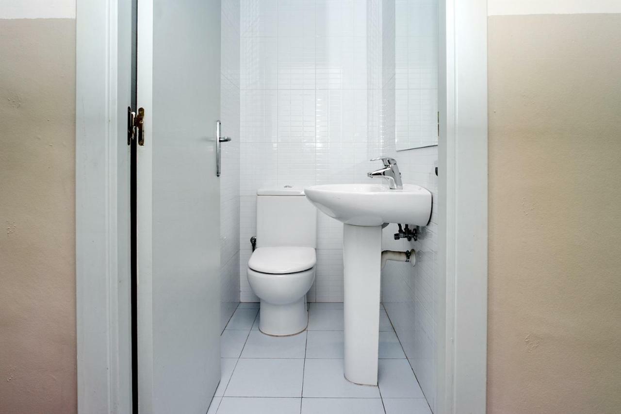 Amplio apartamento con terraza en zona muy tranquila Esplugues de Llobregat Exterior foto