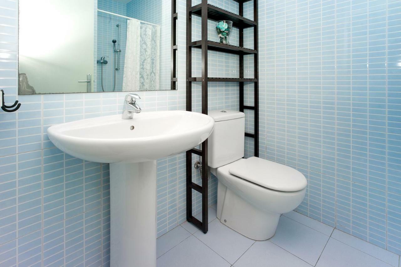 Amplio apartamento con terraza en zona muy tranquila Esplugues de Llobregat Exterior foto