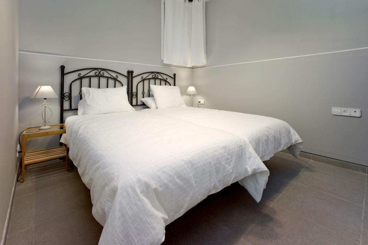 Amplio apartamento con terraza en zona muy tranquila Esplugues de Llobregat Exterior foto