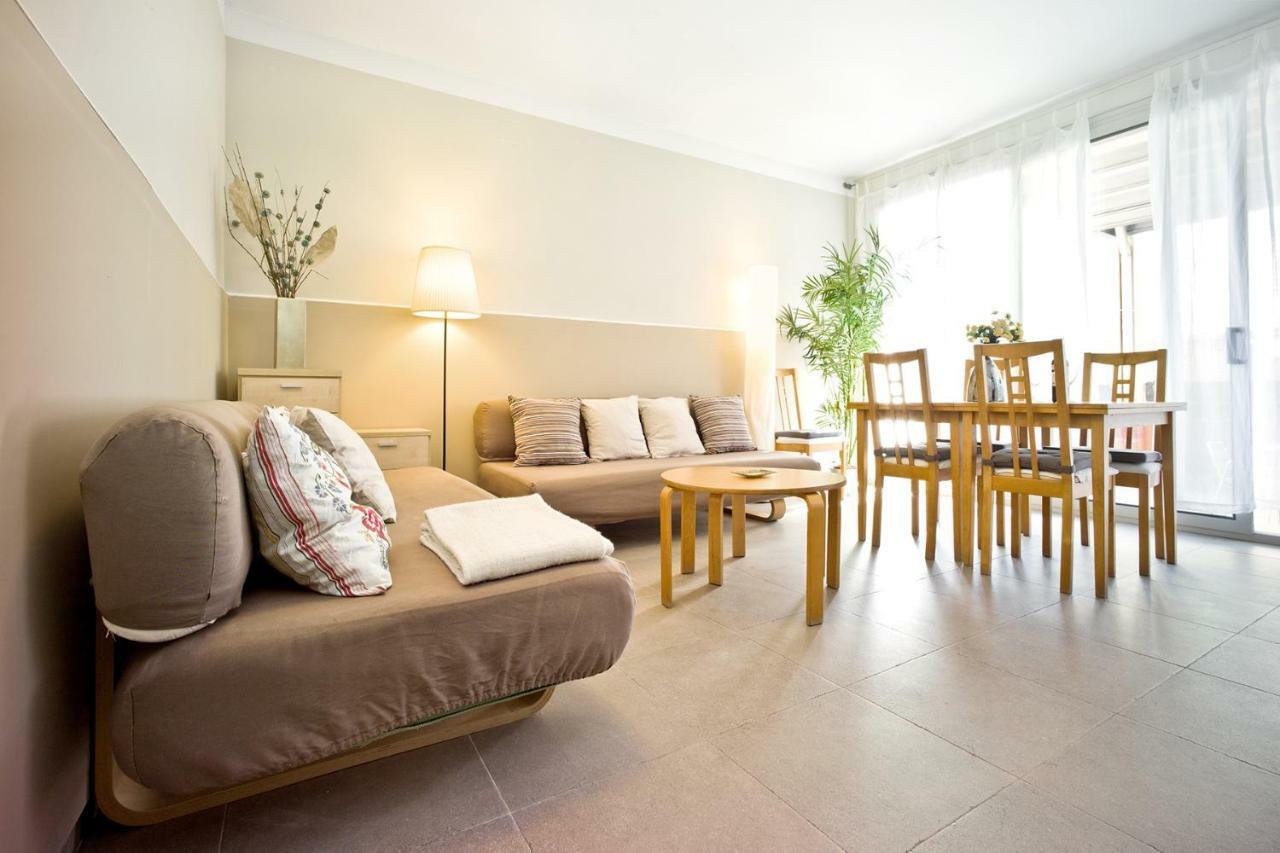 Amplio apartamento con terraza en zona muy tranquila Esplugues de Llobregat Exterior foto