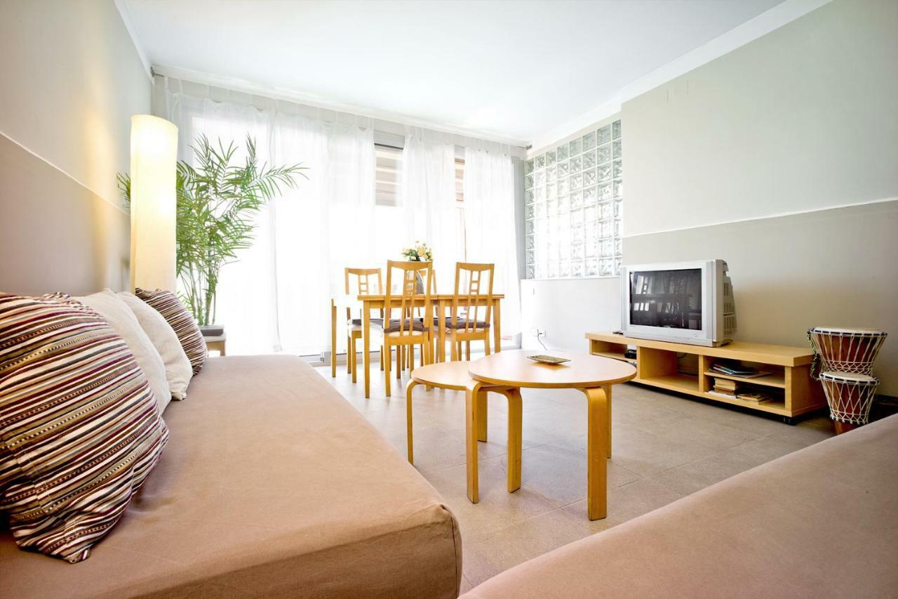 Amplio apartamento con terraza en zona muy tranquila Esplugues de Llobregat Exterior foto