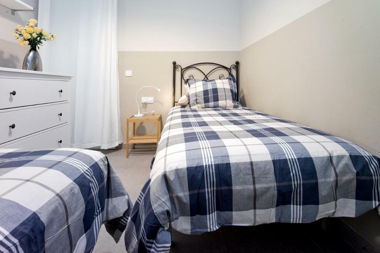 Amplio apartamento con terraza en zona muy tranquila Esplugues de Llobregat Exterior foto