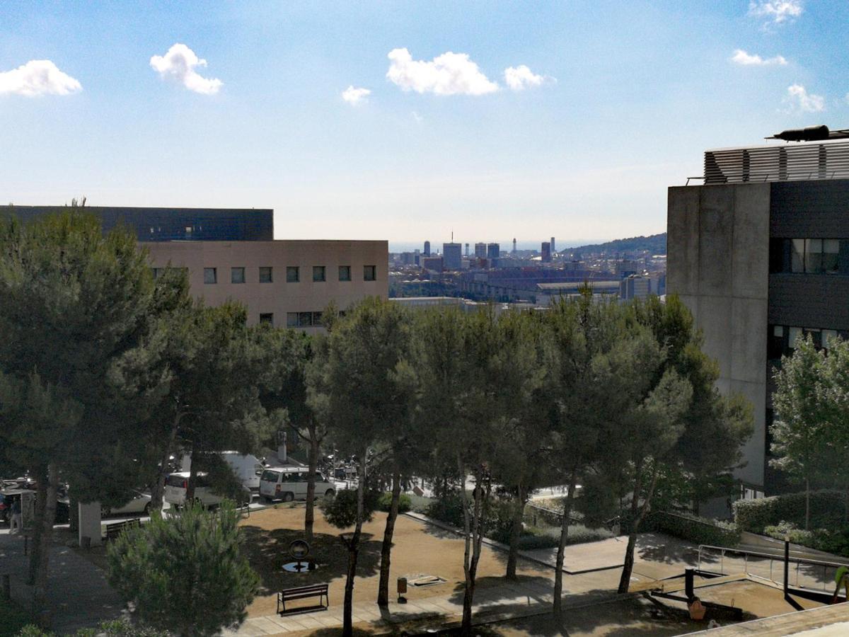 Amplio apartamento con terraza en zona muy tranquila Esplugues de Llobregat Exterior foto