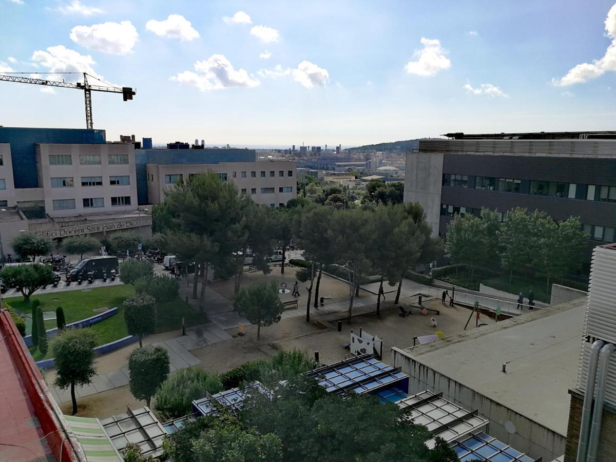 Amplio apartamento con terraza en zona muy tranquila Esplugues de Llobregat Exterior foto